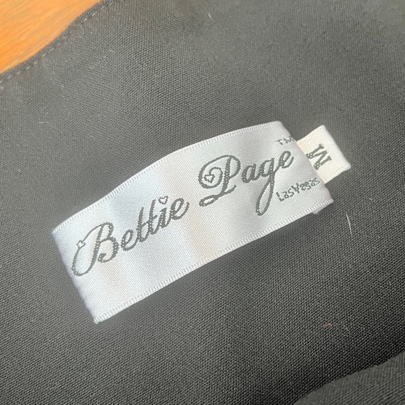 Bettie Page High-Waisted Pinup Shorts, Black - S/M - Picture 5 of 5